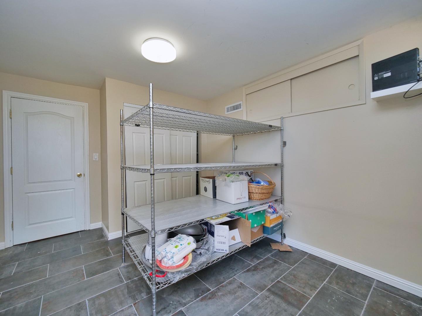 Detail Gallery Image 31 of 40 For 514 Live Oak Ln, Redwood City,  CA 94062 - 4 Beds | 2/1 Baths
