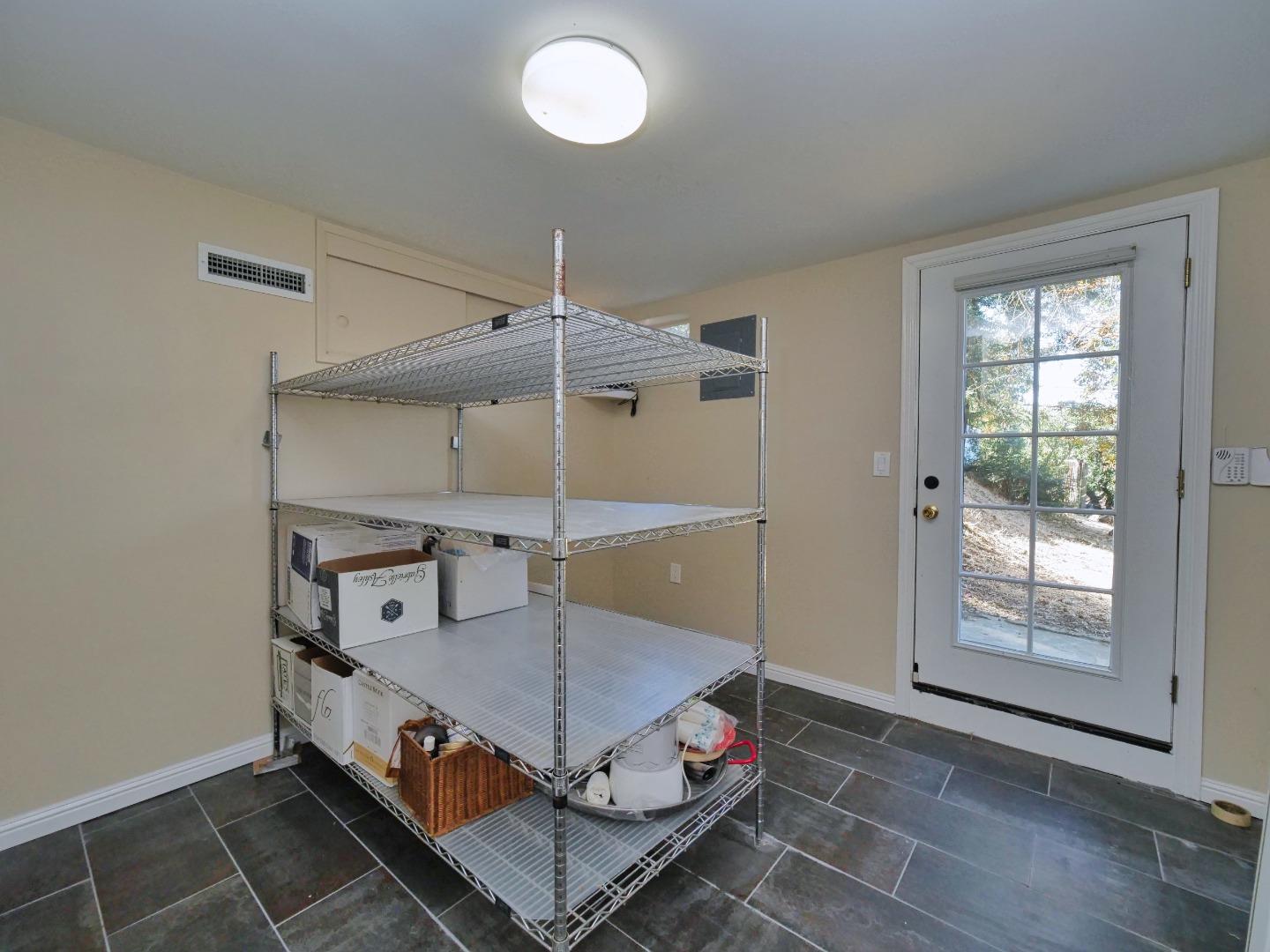 Detail Gallery Image 32 of 40 For 514 Live Oak Ln, Redwood City,  CA 94062 - 4 Beds | 2/1 Baths