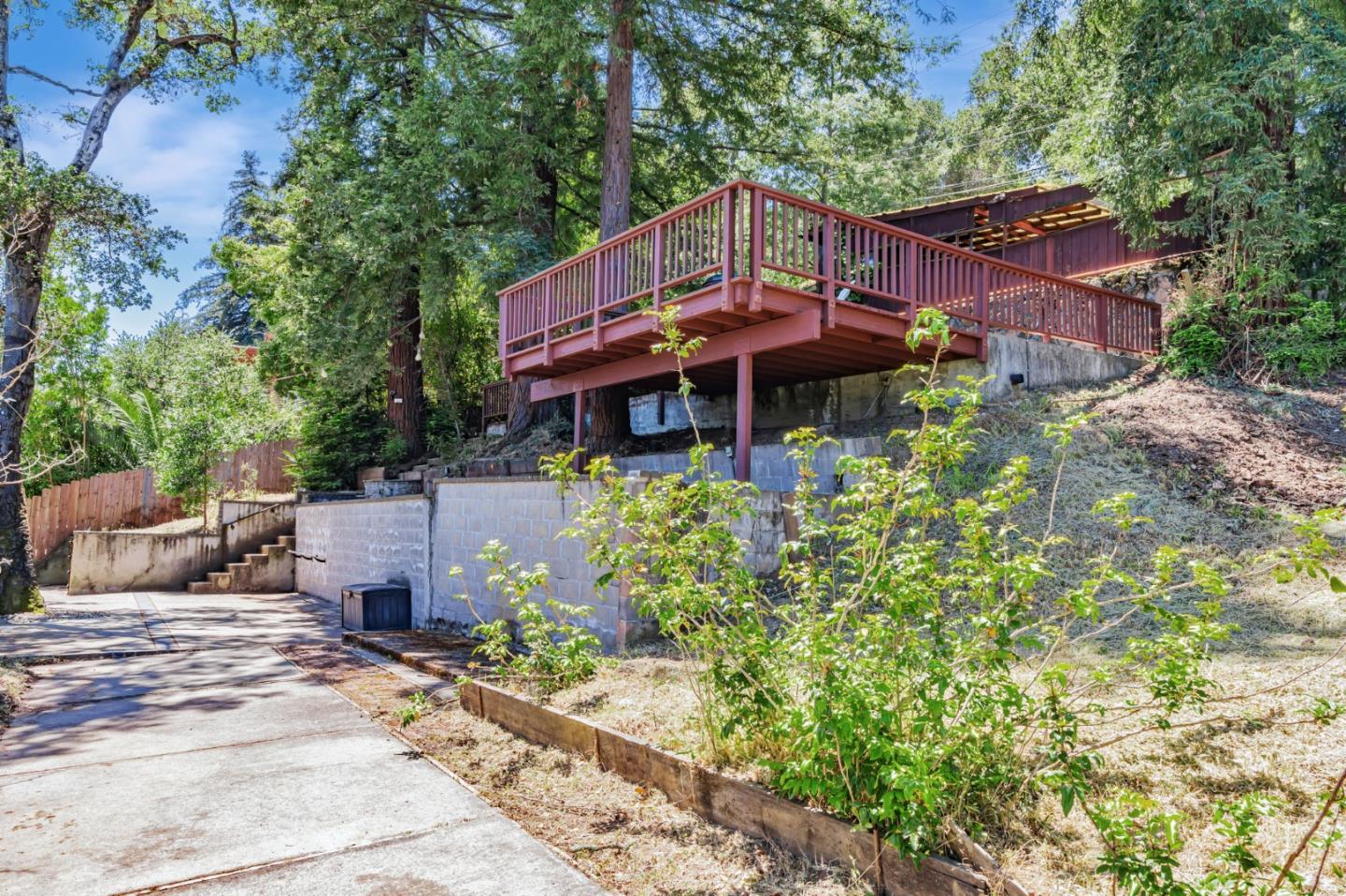 Detail Gallery Image 34 of 40 For 514 Live Oak Ln, Redwood City,  CA 94062 - 4 Beds | 2/1 Baths
