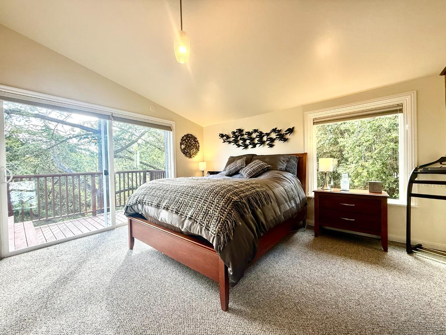 Detail Gallery Image 4 of 40 For 514 Live Oak Ln, Redwood City,  CA 94062 - 4 Beds | 2/1 Baths