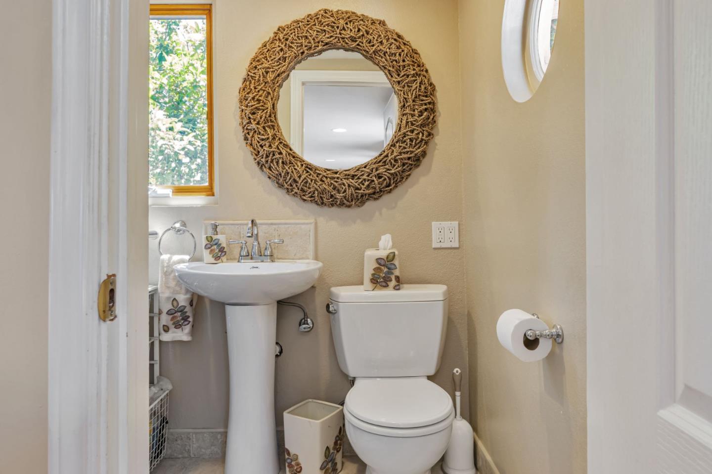 Detail Gallery Image 9 of 40 For 514 Live Oak Ln, Redwood City,  CA 94062 - 4 Beds | 2/1 Baths