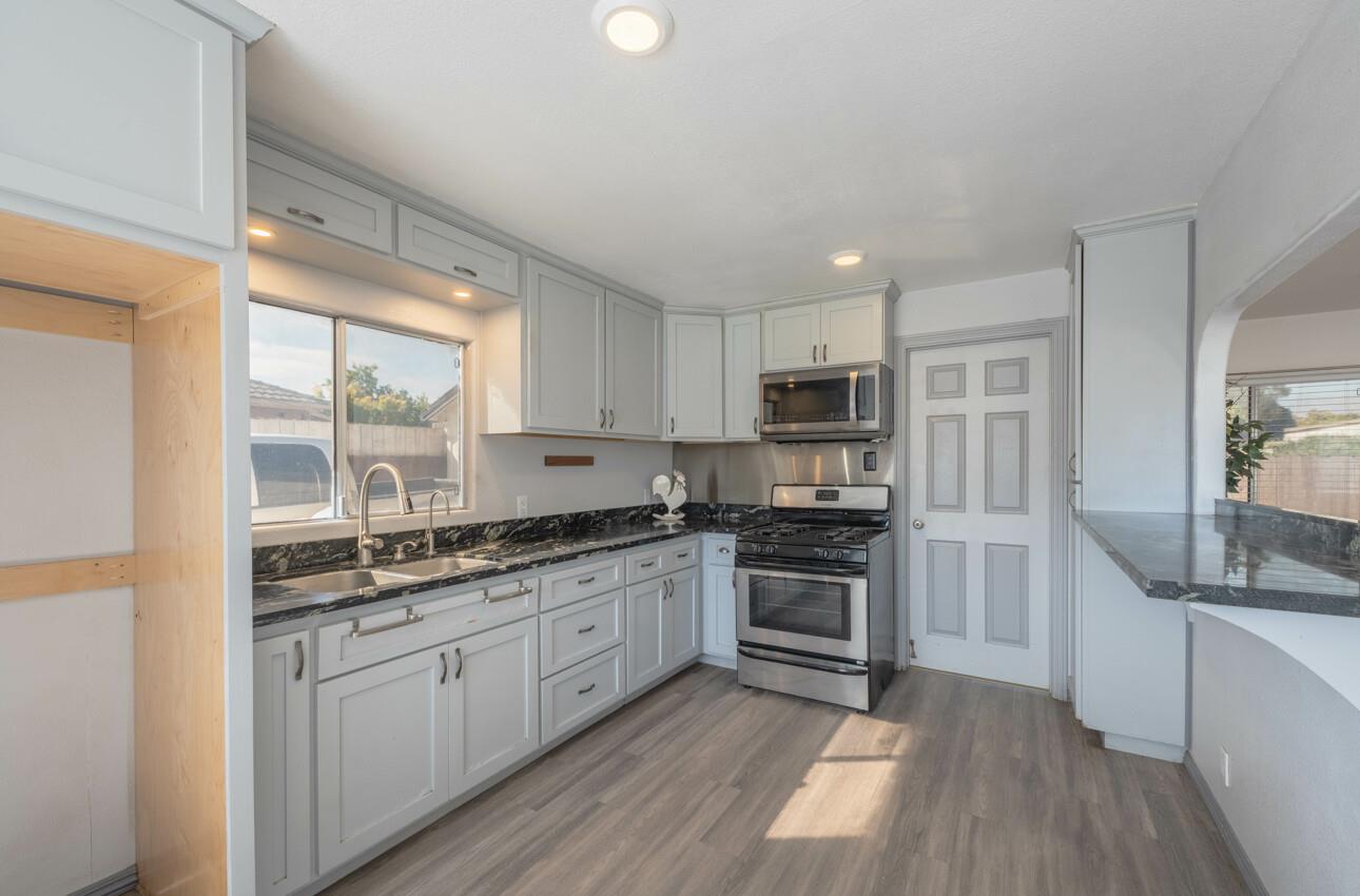 Detail Gallery Image 12 of 35 For 109 Denner Rd, Salinas,  CA 93906 - 2 Beds | 1 Baths