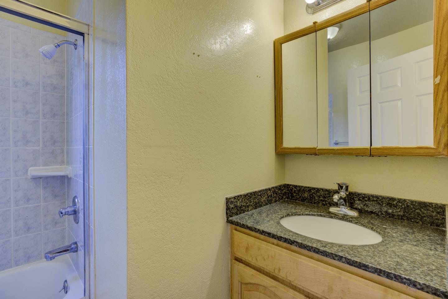 Detail Gallery Image 14 of 26 For 435 Brazil Ave, San Francisco,  CA 94112 - 3 Beds | 2 Baths