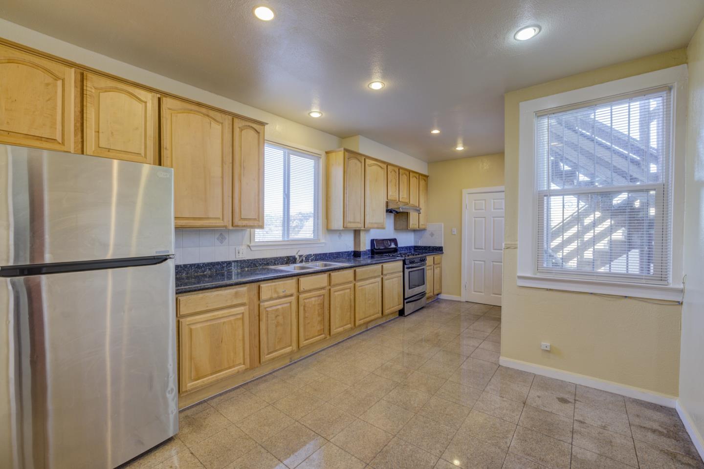 Detail Gallery Image 19 of 26 For 435 Brazil Ave, San Francisco,  CA 94112 - 3 Beds | 2 Baths