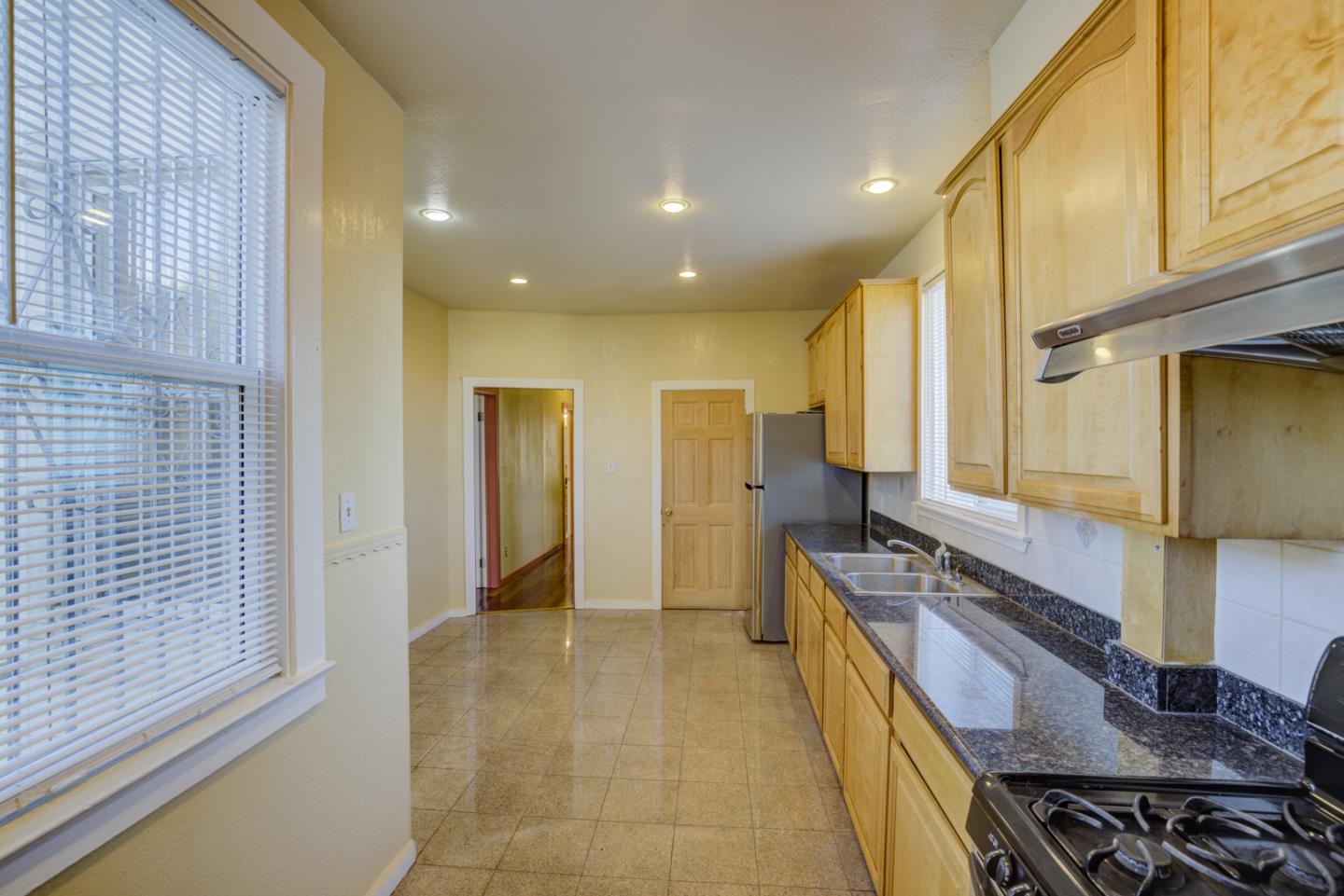 Detail Gallery Image 20 of 26 For 435 Brazil Ave, San Francisco,  CA 94112 - 3 Beds | 2 Baths