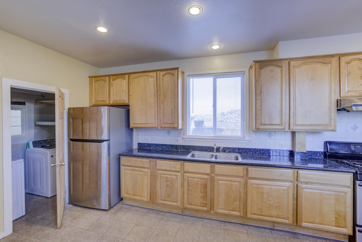 Detail Gallery Image 21 of 26 For 435 Brazil Ave, San Francisco,  CA 94112 - 3 Beds | 2 Baths
