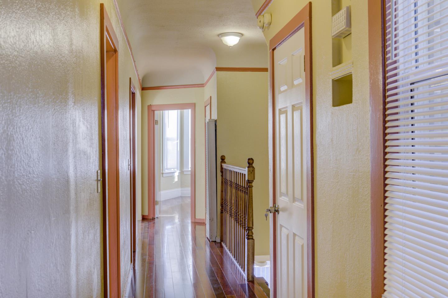 Detail Gallery Image 4 of 26 For 435 Brazil Ave, San Francisco,  CA 94112 - 3 Beds | 2 Baths