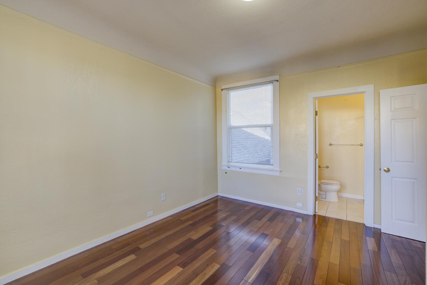 Detail Gallery Image 6 of 26 For 435 Brazil Ave, San Francisco,  CA 94112 - 3 Beds | 2 Baths