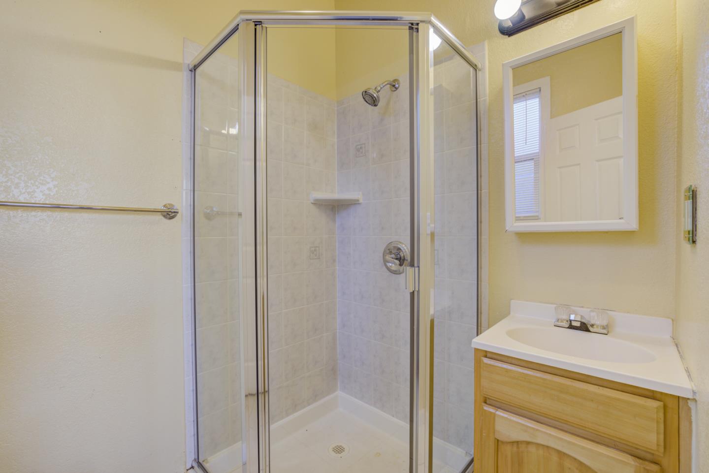 Detail Gallery Image 7 of 26 For 435 Brazil Ave, San Francisco,  CA 94112 - 3 Beds | 2 Baths