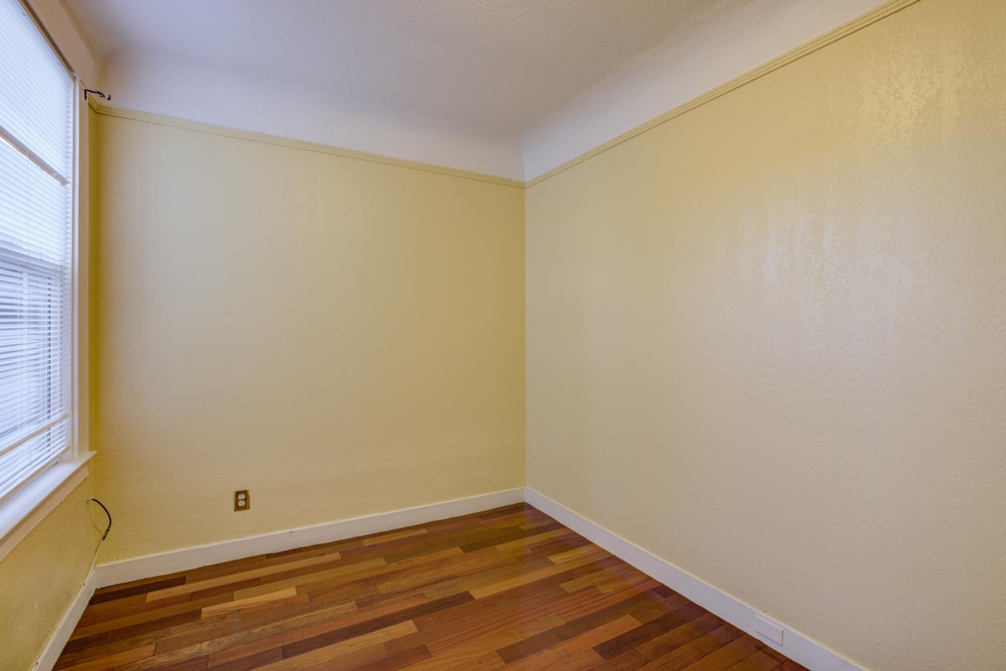 Detail Gallery Image 8 of 26 For 435 Brazil Ave, San Francisco,  CA 94112 - 3 Beds | 2 Baths