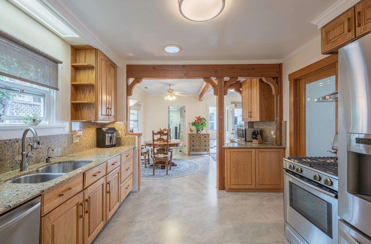 Detail Gallery Image 10 of 50 For 205 Maple St, Salinas,  CA 93901 - 3 Beds | 3 Baths