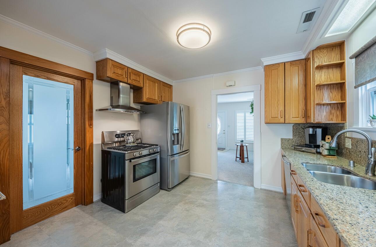 Detail Gallery Image 11 of 50 For 205 Maple St, Salinas,  CA 93901 - 3 Beds | 3 Baths