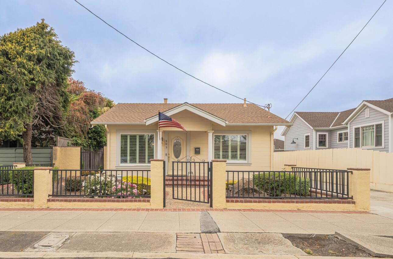 Detail Gallery Image 2 of 50 For 205 Maple St, Salinas,  CA 93901 - 3 Beds | 3 Baths