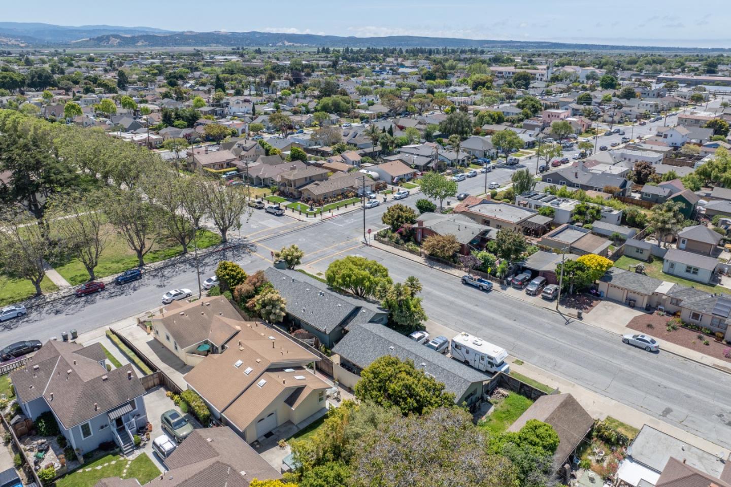 Detail Gallery Image 3 of 50 For 205 Maple St, Salinas,  CA 93901 - 3 Beds | 3 Baths