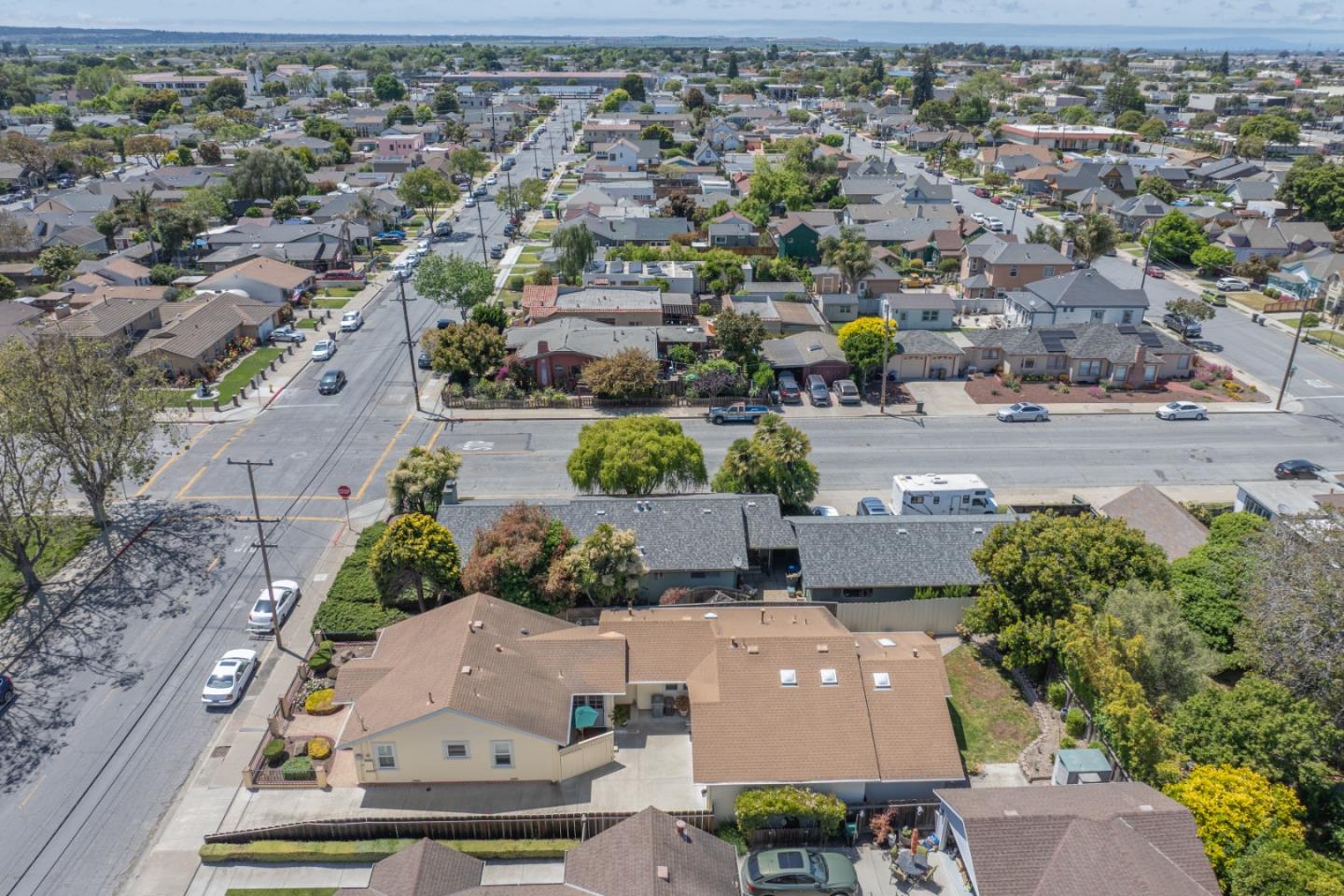 Detail Gallery Image 4 of 50 For 205 Maple St, Salinas,  CA 93901 - 3 Beds | 3 Baths