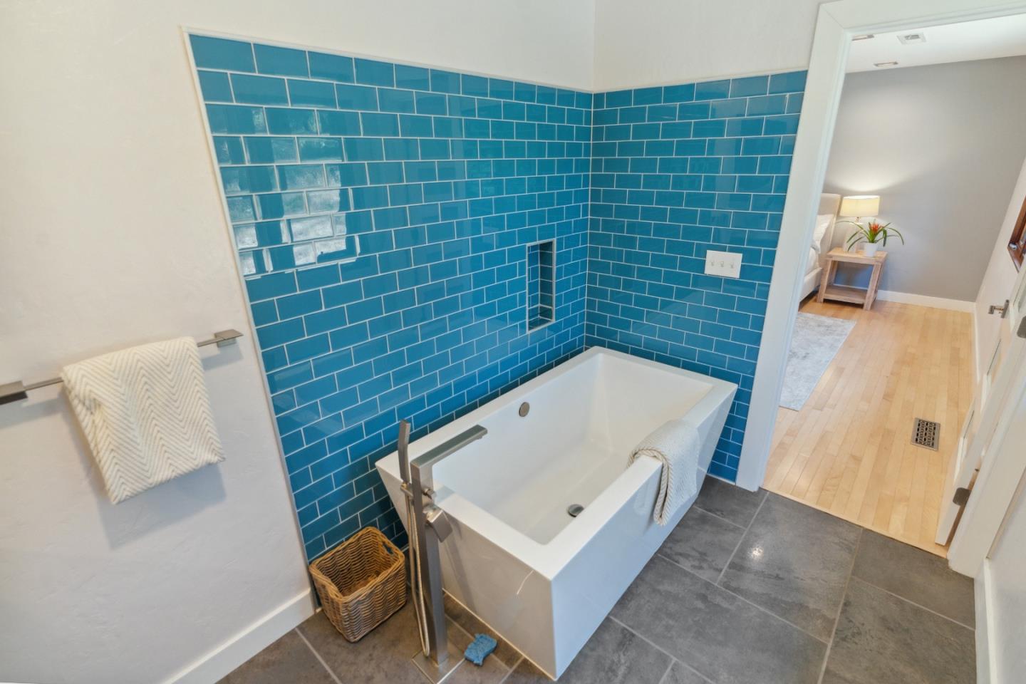 Detail Gallery Image 16 of 64 For 2203 Quail Hollow Rd, Ben Lomond,  CA 95005 - 4 Beds | 2/1 Baths