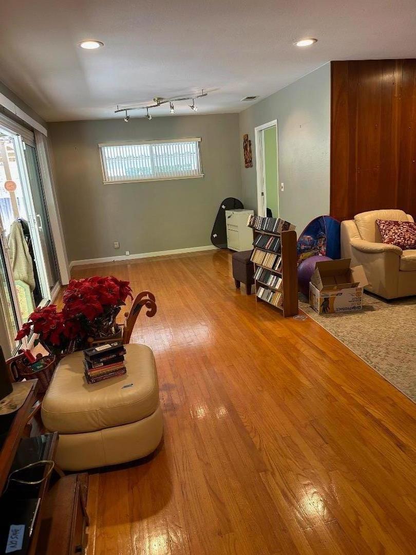 Detail Gallery Image 2 of 35 For 1014 W Homestead Rd, Sunnyvale,  CA 94087 - 4 Beds | 2 Baths
