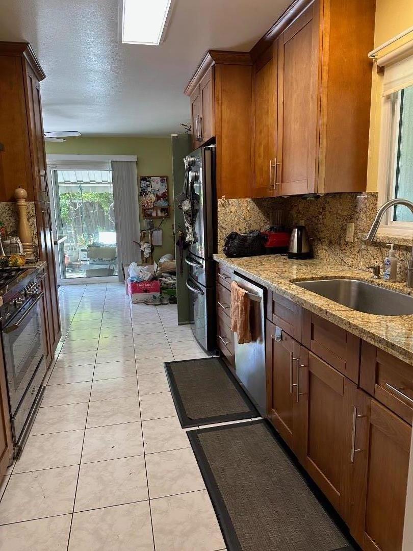 Detail Gallery Image 5 of 35 For 1014 W Homestead Rd, Sunnyvale,  CA 94087 - 4 Beds | 2 Baths