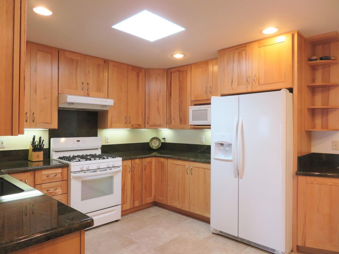 Detail Gallery Image 4 of 19 For 3850 Madera Way, San Bruno,  CA 94066 - 4 Beds | 3 Baths