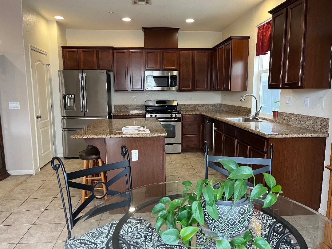Detail Gallery Image 2 of 37 For 51 Sturla Way, Gilroy,  CA 95020 - 3 Beds | 2/1 Baths