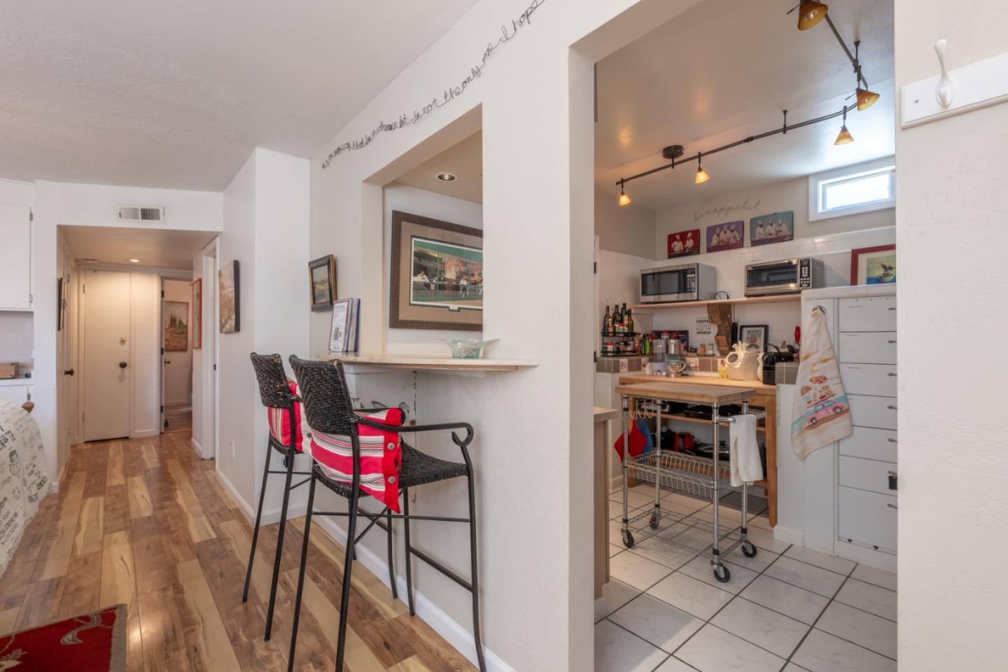 Detail Gallery Image 8 of 21 For 24694 Dolores St, Carmel,  CA 93923 - 4 Beds | 3/1 Baths