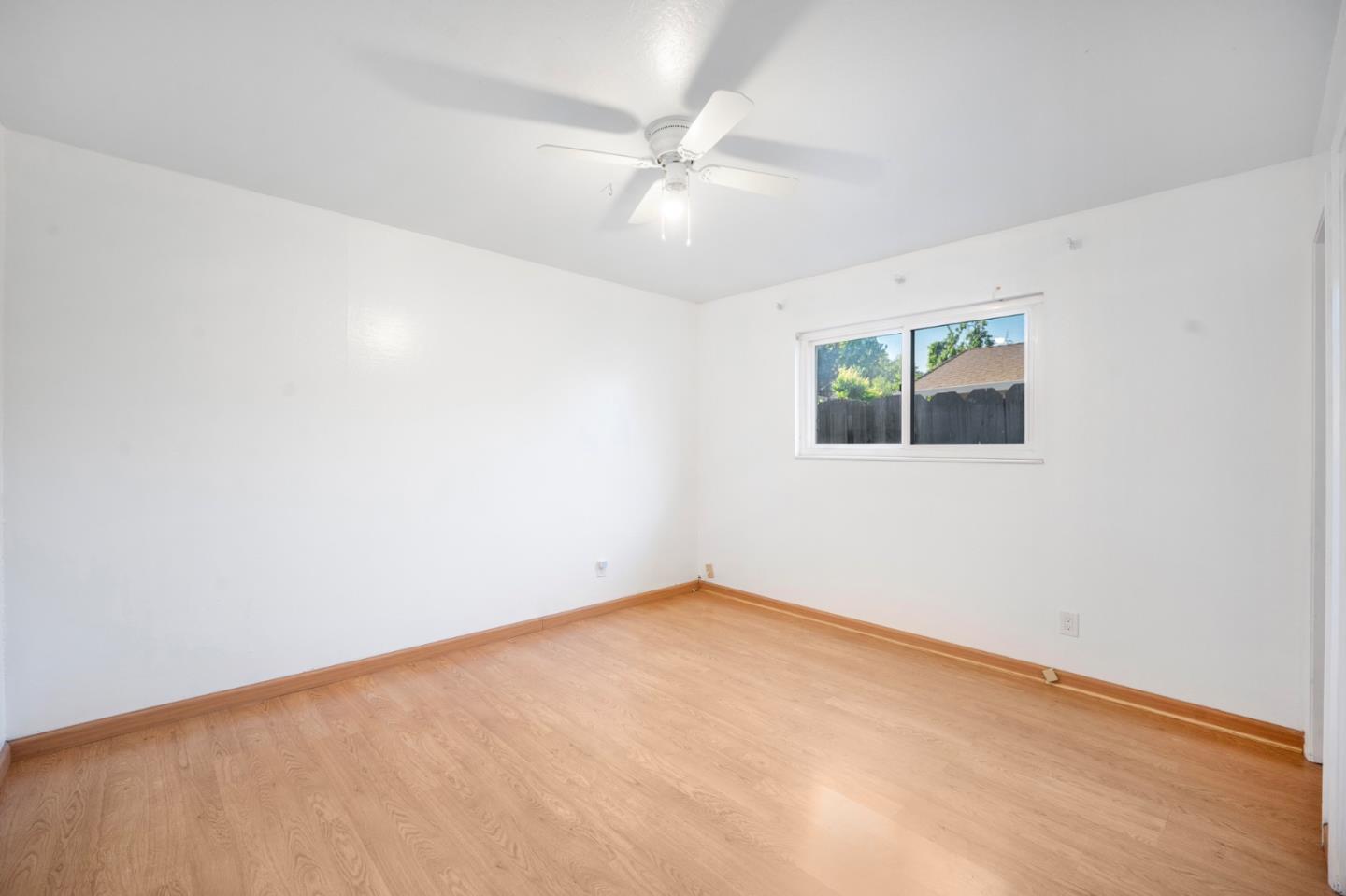 Detail Gallery Image 13 of 37 For 921 Suiter St, Hollister,  CA 95023 - 4 Beds | 2 Baths