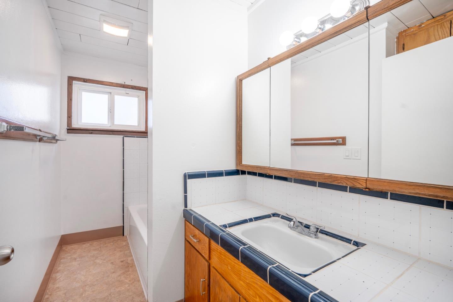 Detail Gallery Image 19 of 37 For 921 Suiter St, Hollister,  CA 95023 - 4 Beds | 2 Baths