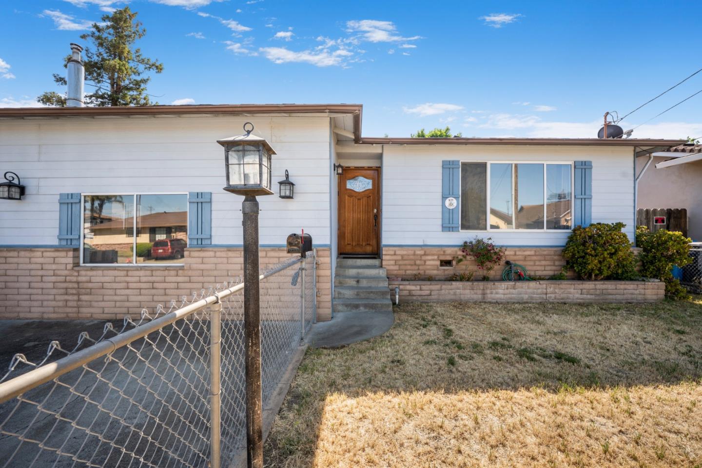 Detail Gallery Image 2 of 37 For 921 Suiter St, Hollister,  CA 95023 - 4 Beds | 2 Baths