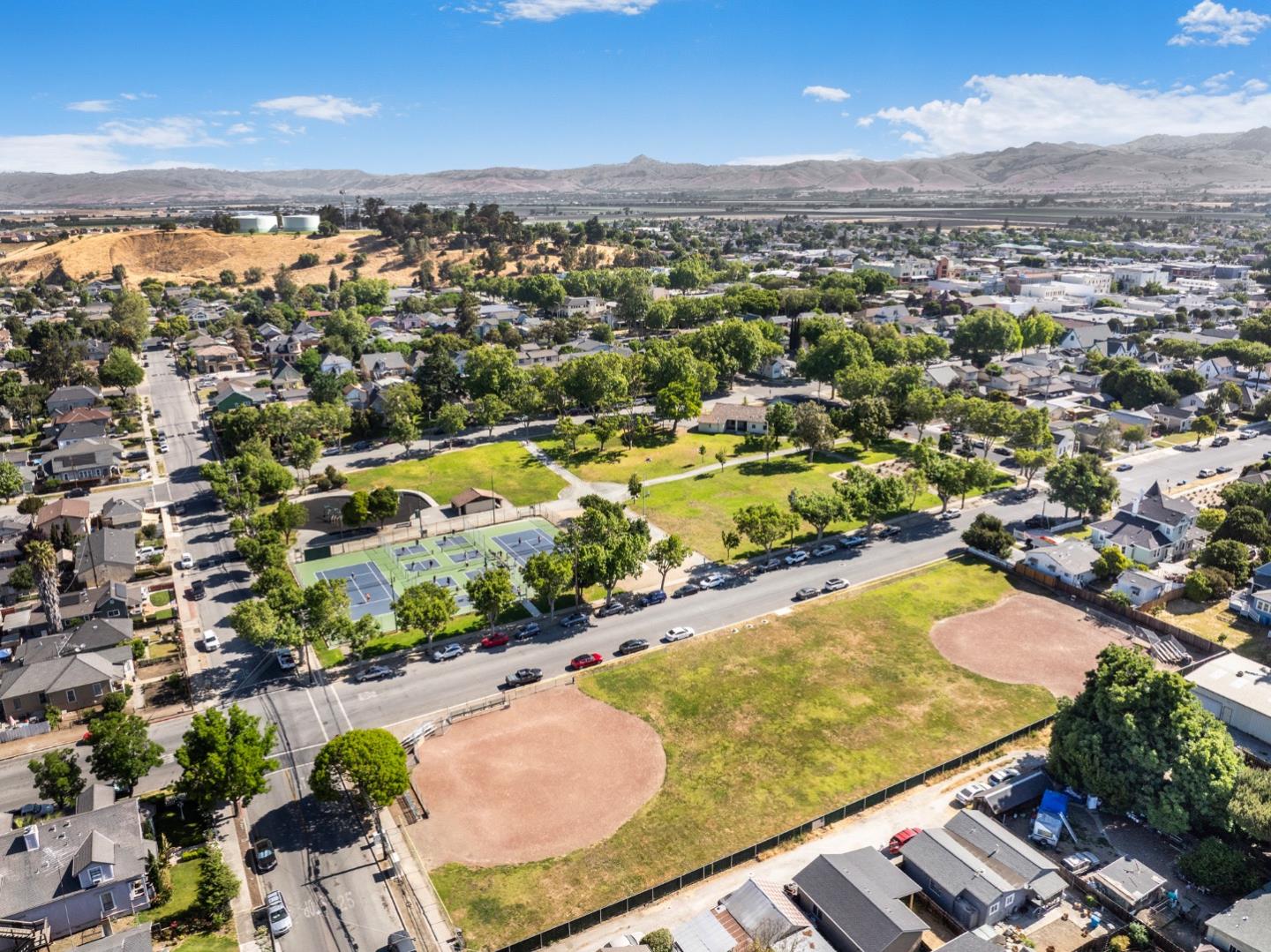 Detail Gallery Image 33 of 37 For 921 Suiter St, Hollister,  CA 95023 - 4 Beds | 2 Baths