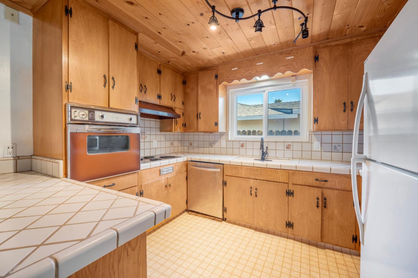 Detail Gallery Image 7 of 37 For 921 Suiter St, Hollister,  CA 95023 - 4 Beds | 2 Baths