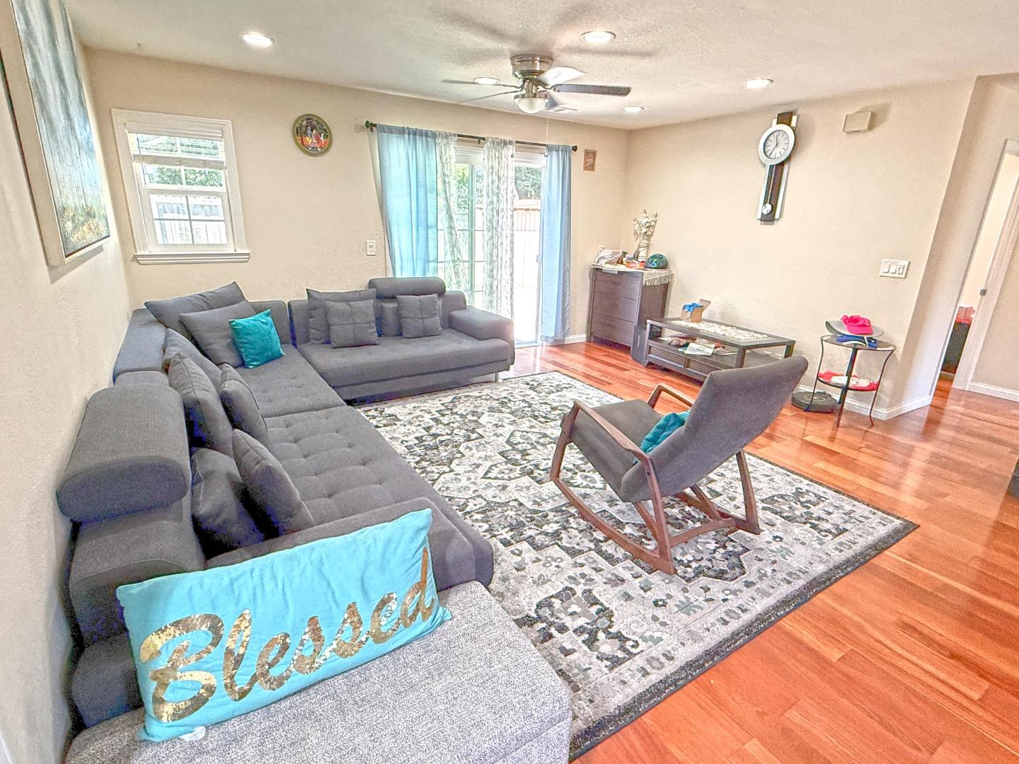 Detail Gallery Image 4 of 12 For 3585 Cadwallader Ave, San Jose,  CA 95121 - 2 Beds | 1 Baths