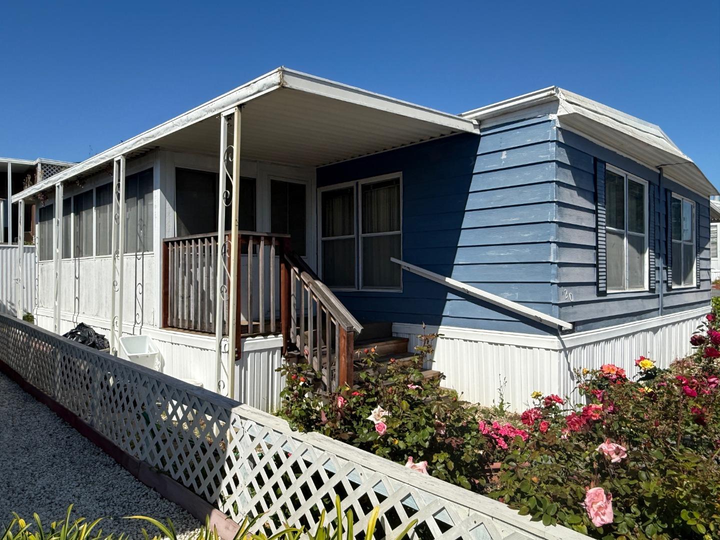 Detail Gallery Image 3 of 13 For 144 Holm Rd #120,  Watsonville,  CA 95076 - 2 Beds | 2 Baths