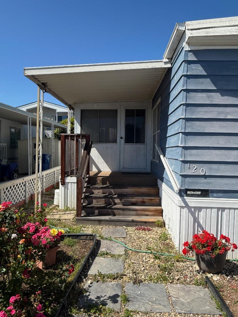 Detail Gallery Image 4 of 13 For 144 Holm Rd #120,  Watsonville,  CA 95076 - 2 Beds | 2 Baths
