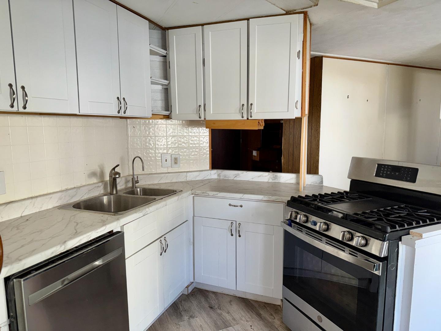 Detail Gallery Image 5 of 13 For 144 Holm Rd #120,  Watsonville,  CA 95076 - 2 Beds | 2 Baths