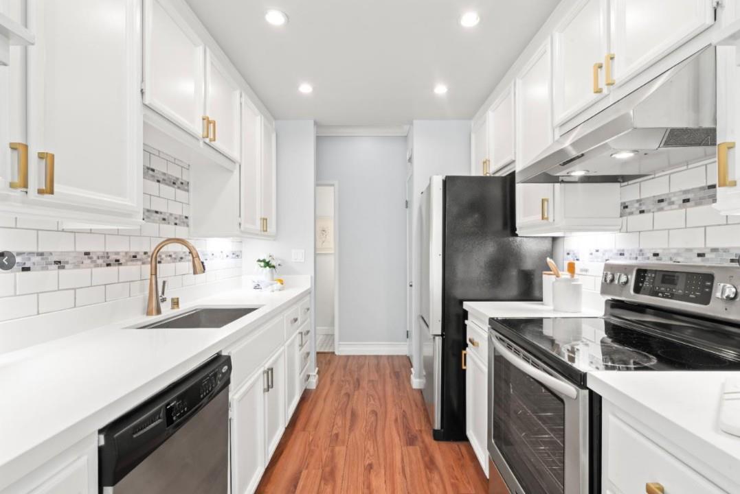 Detail Gallery Image 3 of 7 For 2243 Armada Way, San Mateo,  CA 94404 - 2 Beds | 2/1 Baths
