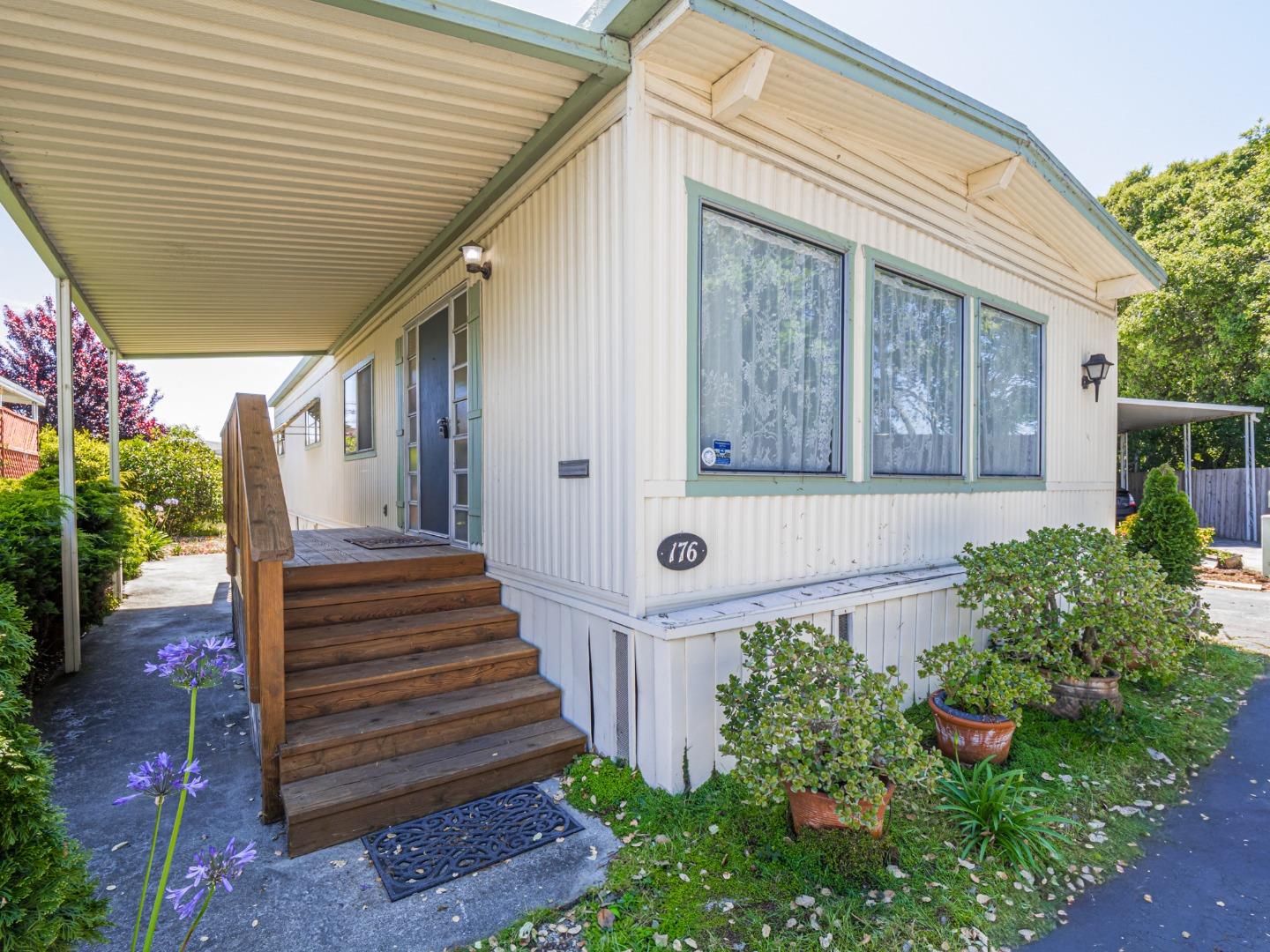 Detail Gallery Image 2 of 74 For 1555 Merrill St #176,  Santa Cruz,  CA 95062 - 2 Beds | 2 Baths