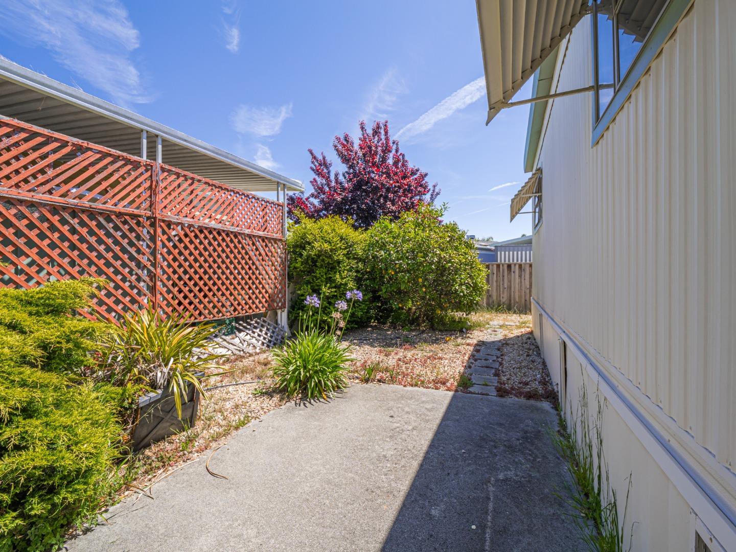 Detail Gallery Image 39 of 74 For 1555 Merrill St #176,  Santa Cruz,  CA 95062 - 2 Beds | 2 Baths