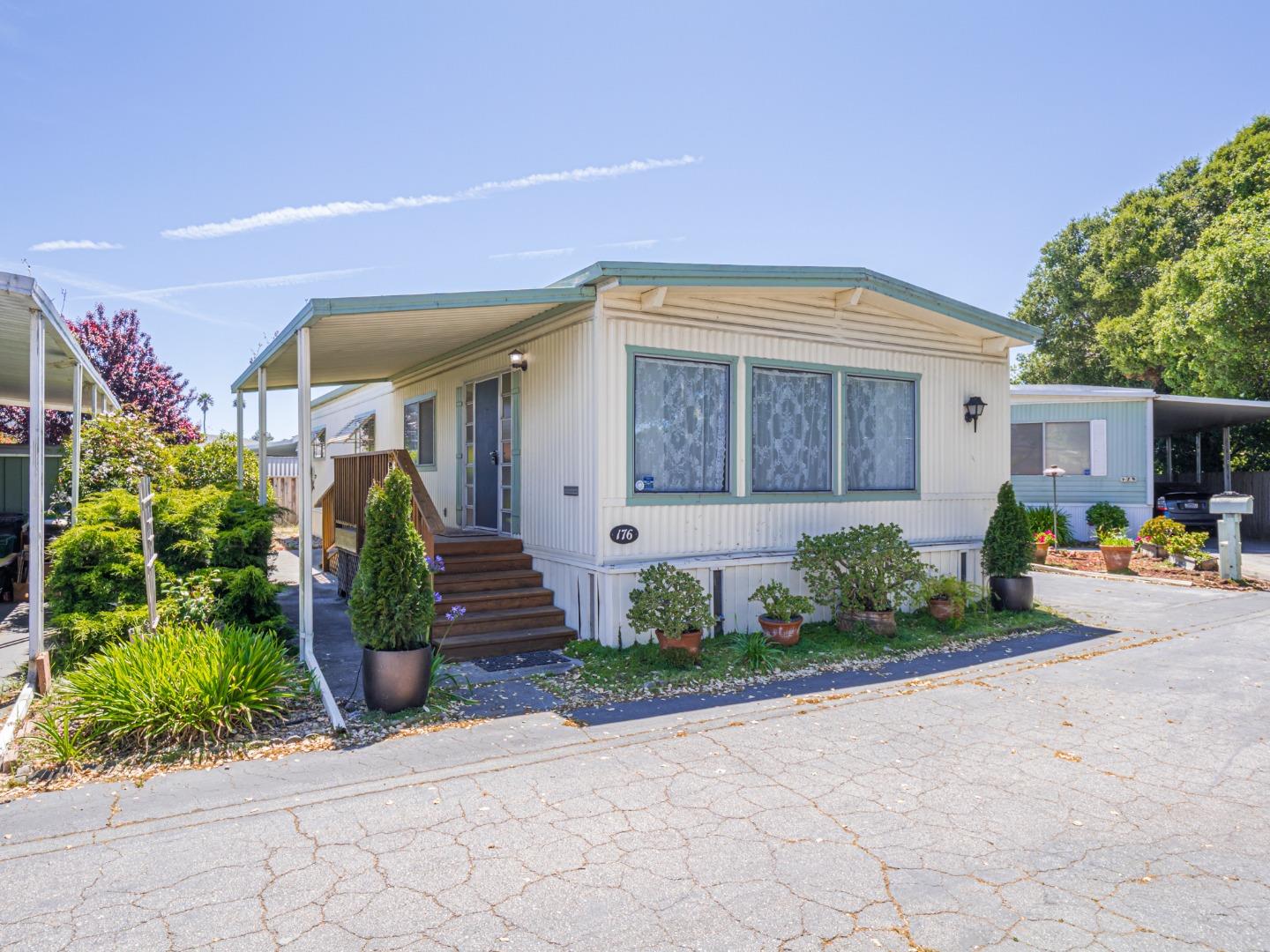 Detail Gallery Image 4 of 74 For 1555 Merrill St #176,  Santa Cruz,  CA 95062 - 2 Beds | 2 Baths