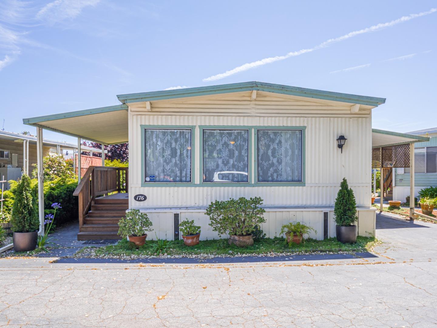 Detail Gallery Image 6 of 74 For 1555 Merrill St #176,  Santa Cruz,  CA 95062 - 2 Beds | 2 Baths