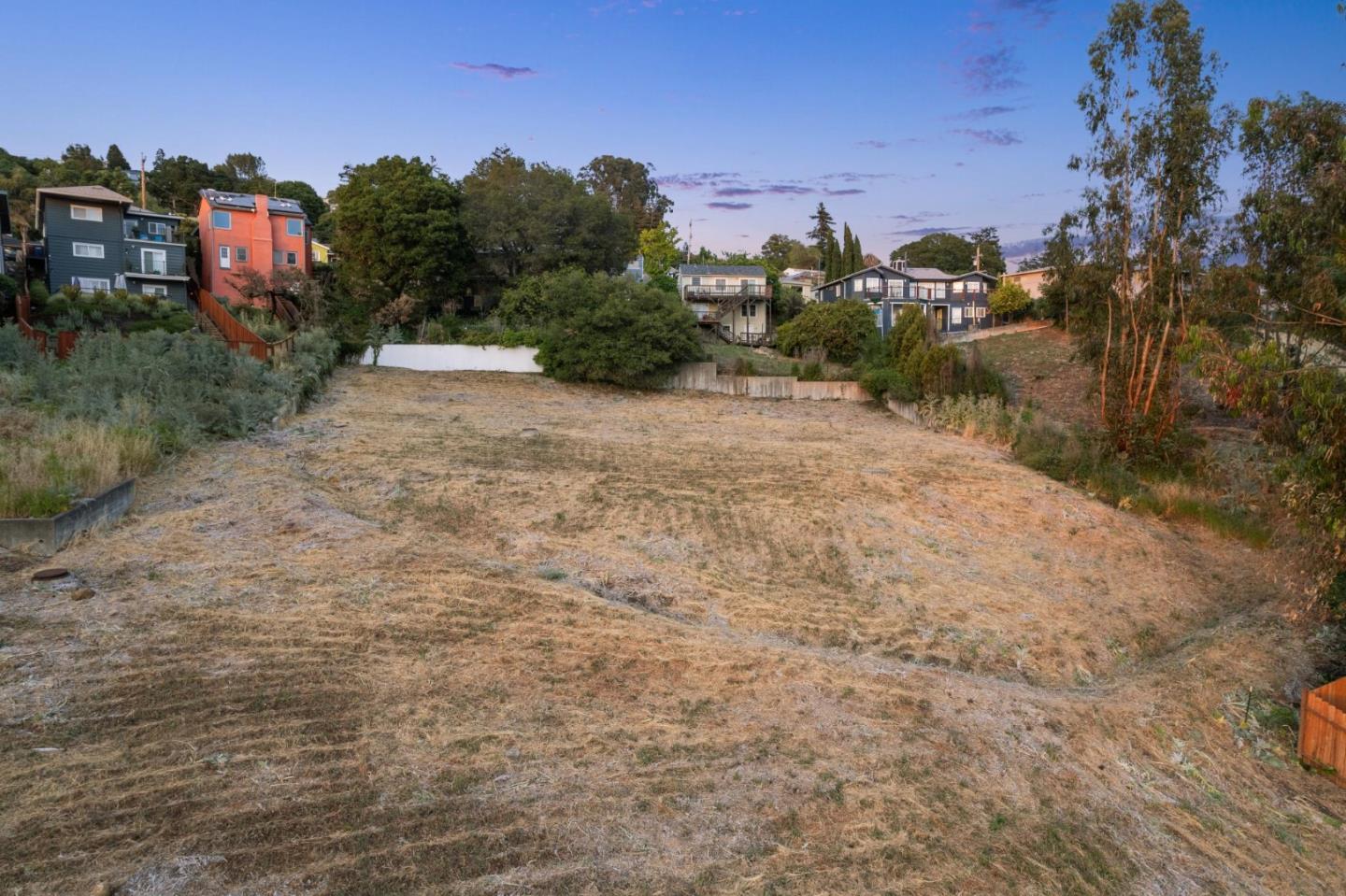 Detail Gallery Image 4 of 17 For 2900 Parker Ave, Oakland,  CA 94605 - – Beds | – Baths