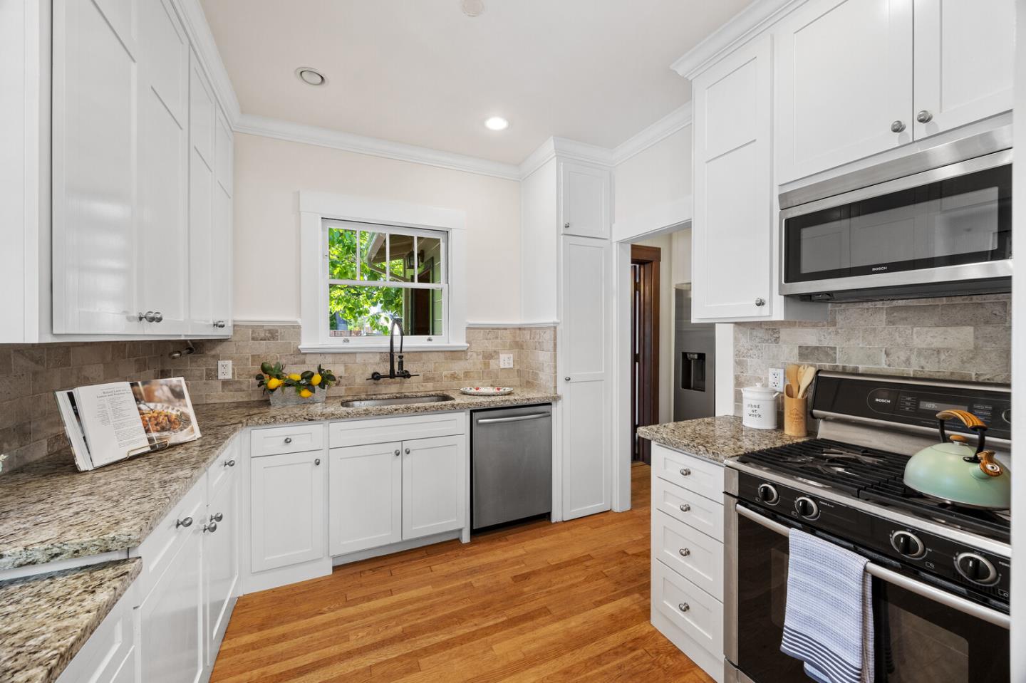 Detail Gallery Image 10 of 25 For 303 Highland Ave, San Mateo,  CA 94401 - 2 Beds | 1 Baths