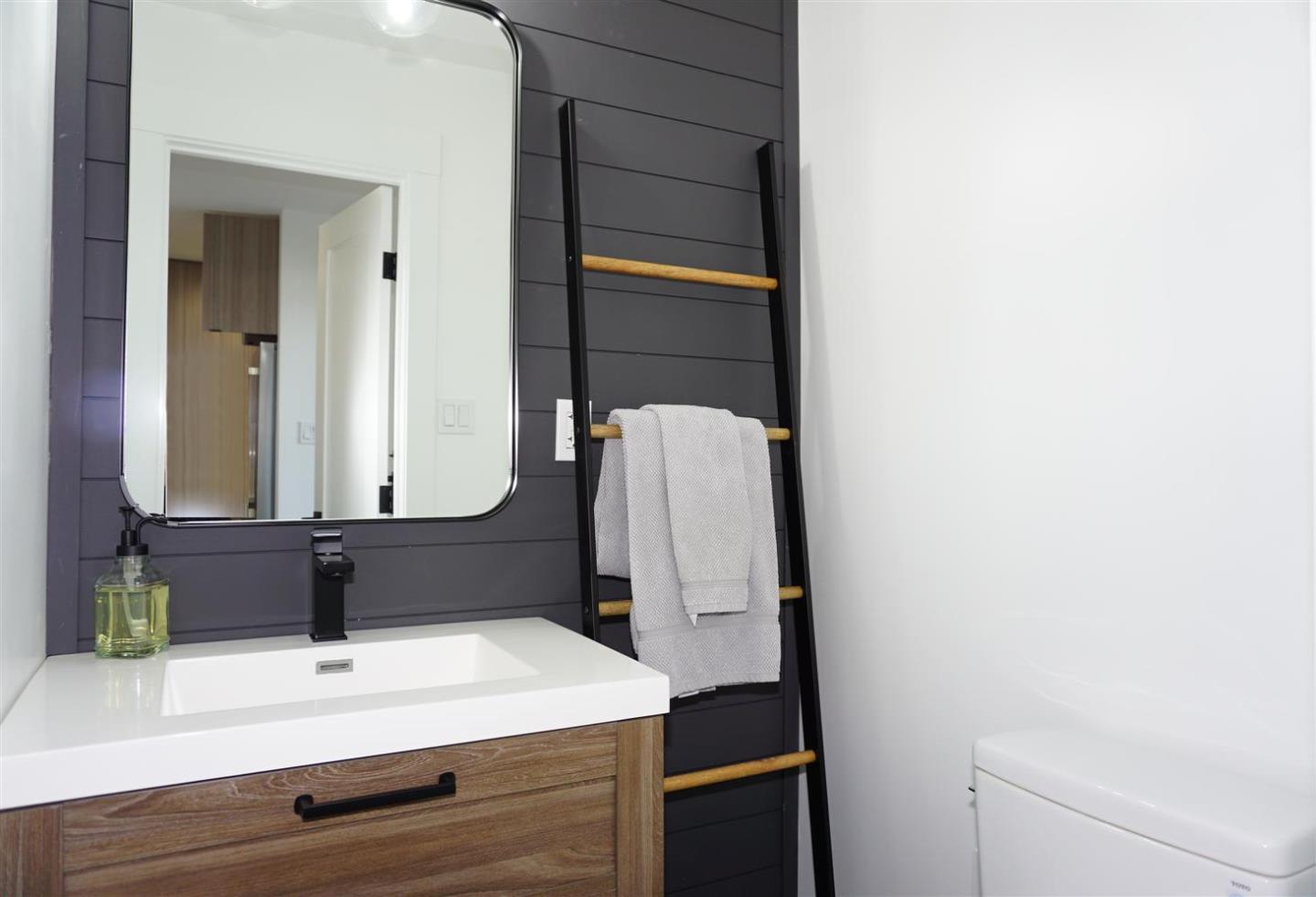 Detail Gallery Image 15 of 27 For 974 Peninsula Ave, San Mateo,  CA 94401 - 3 Beds | 2/1 Baths