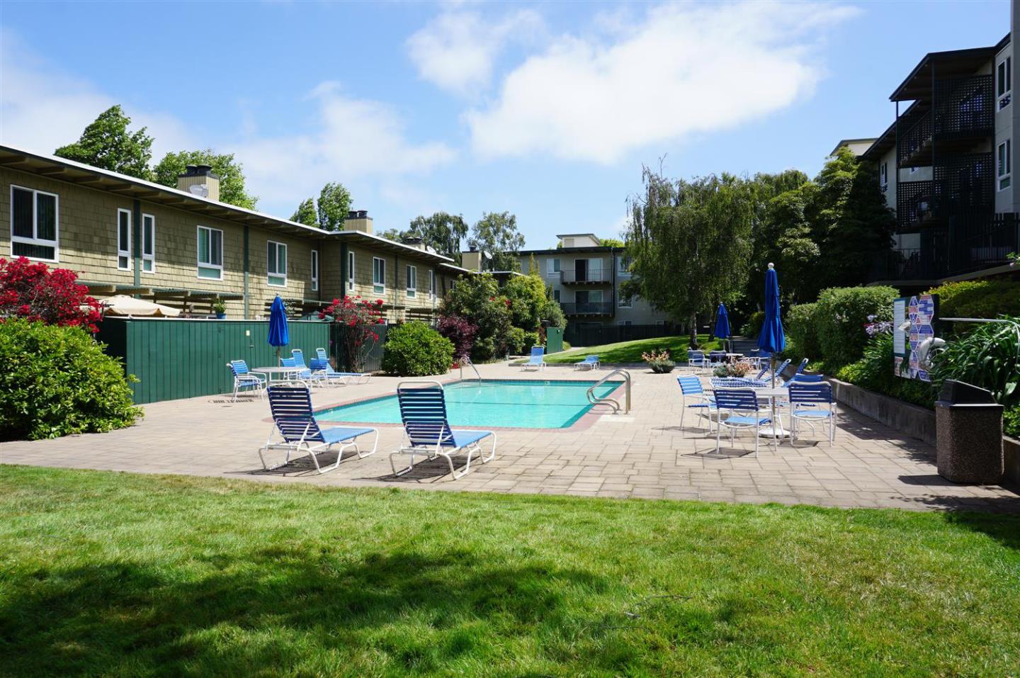 Detail Gallery Image 22 of 27 For 974 Peninsula Ave, San Mateo,  CA 94401 - 3 Beds | 2/1 Baths
