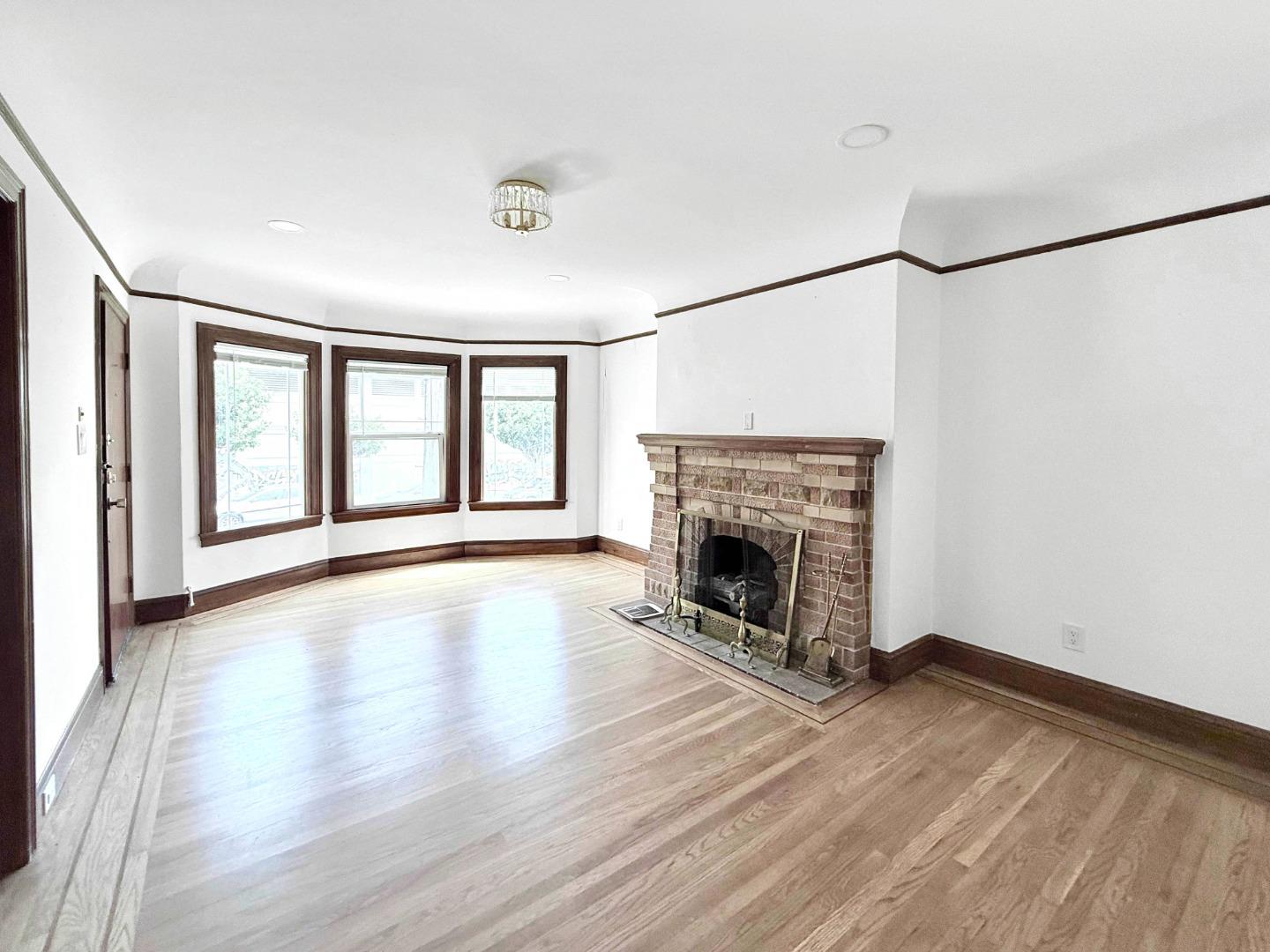 Detail Gallery Image 2 of 12 For 1587 Revere Ave, San Francisco,  CA 94124 - 3 Beds | 2 Baths