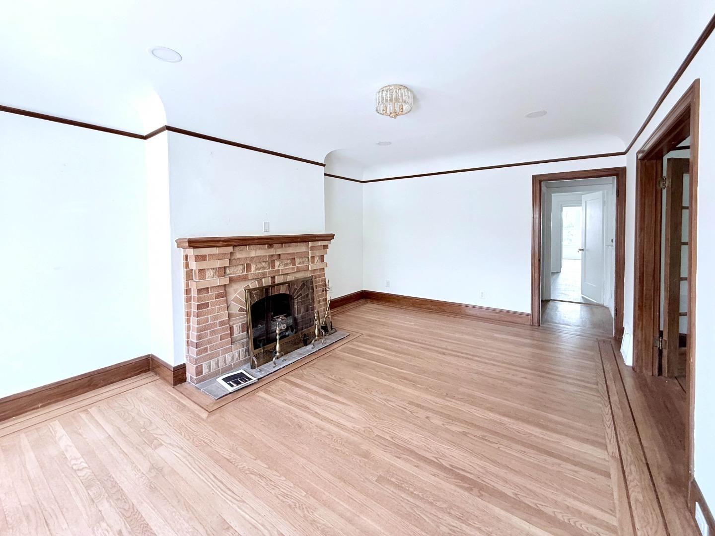 Detail Gallery Image 4 of 12 For 1587 Revere Ave, San Francisco,  CA 94124 - 3 Beds | 2 Baths