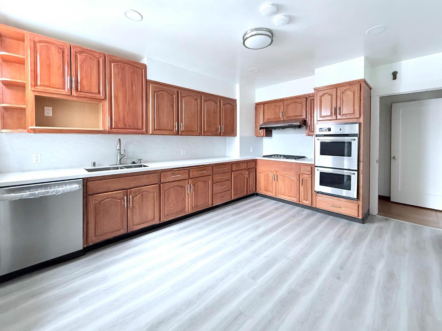 Detail Gallery Image 6 of 12 For 1587 Revere Ave, San Francisco,  CA 94124 - 3 Beds | 2 Baths