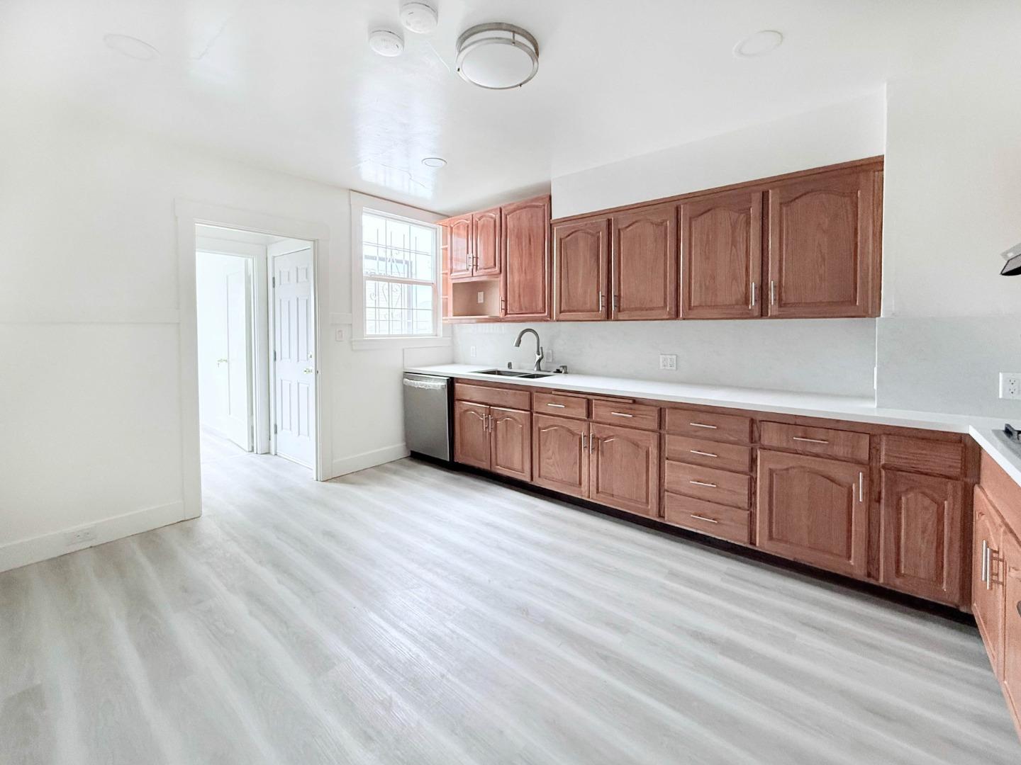 Detail Gallery Image 7 of 12 For 1587 Revere Ave, San Francisco,  CA 94124 - 3 Beds | 2 Baths
