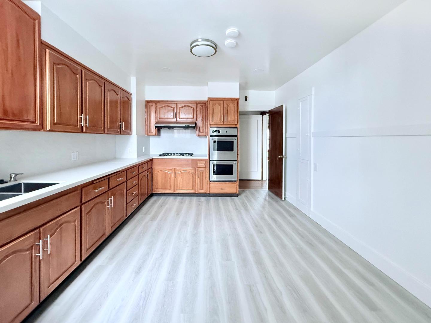 Detail Gallery Image 8 of 12 For 1587 Revere Ave, San Francisco,  CA 94124 - 3 Beds | 2 Baths