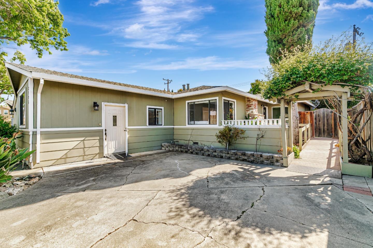 Detail Gallery Image 2 of 24 For 2136 Ventura Pl, Santa Clara,  CA 95051 - 3 Beds | 2 Baths
