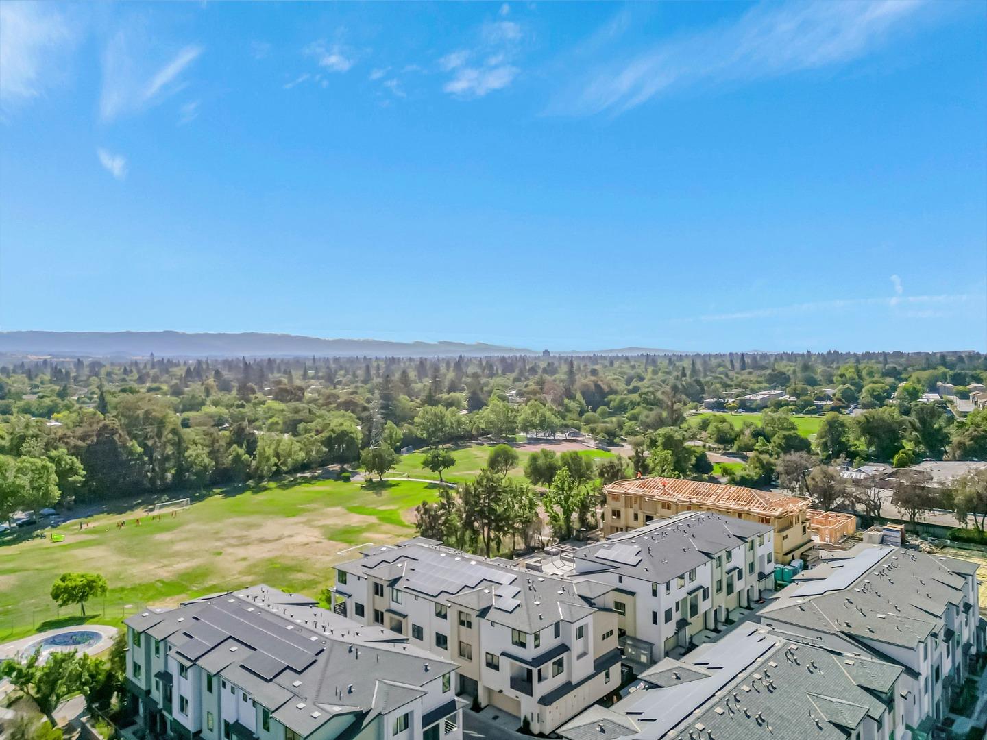 Detail Gallery Image 20 of 21 For 1135 Esther Ct, Palo Alto,  CA 94303 - 3 Beds | 3/1 Baths